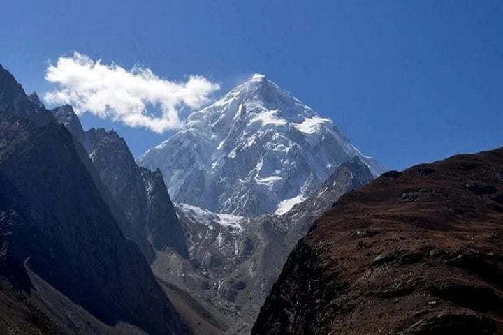 کوه ۹ شاخ پامیر بدخشان با بیش از ۷۵۰۰ متر ارتفاع بلندترین کوه در افغانستان است.