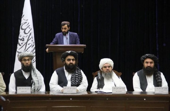 امارت اسلامی از جان، مال و عزت سیاسیون و شخصیت‌های افغان محافظت می‌کند