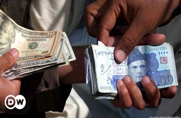 سقوط بی سابقه ارزش پول پاکستان در برابر دالر