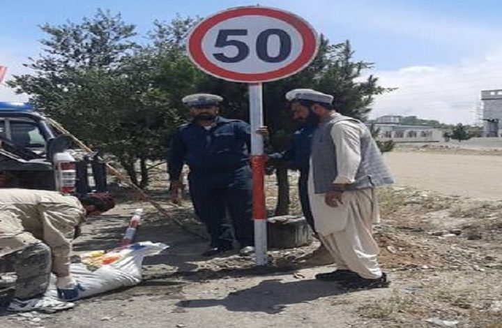 کارزارنصب نشانه های ترافیکی درشاهراه کابل قندهار وکابل بامیان