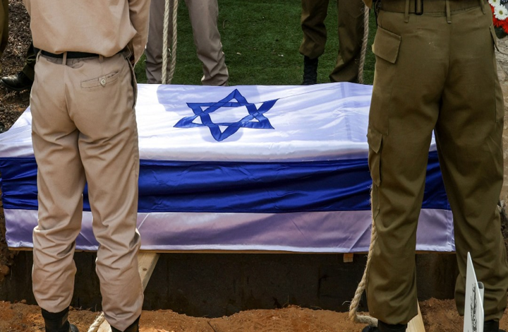  مدیر یک گورستان نظامی در اسرائیل؛ هر دقیقه یک نظامی کشته شده را دفن می کنیم
